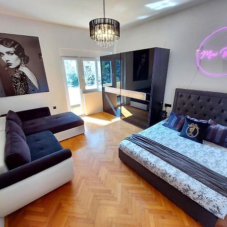 Mini Palais - Beachfront, 5 Min Center, Terrace Split Exterior foto
